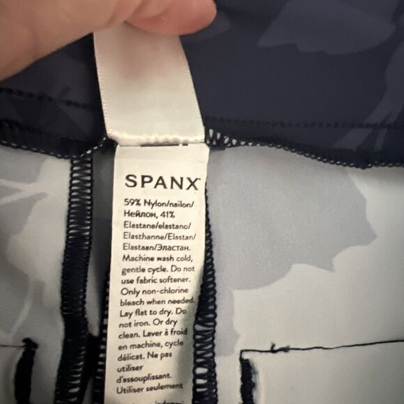 SPANX 50473R Women’s Sz XS Floret Navy Sunshine Shorts - Picture 4 of 7